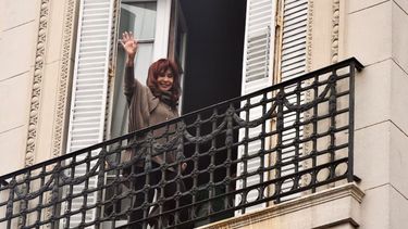Cristina Kirchner en su departamento de Constitución (Archivo)