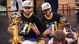 Los Warriors con Curry y compañia irá en busca de otro título NBA.&nbsp;