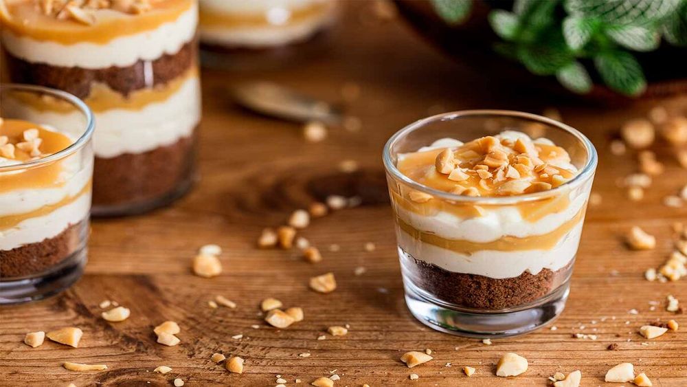 El postre express de dulce de leche es un postre super rico y fácil de hacer convirtiéndose así en la receta más rápida.&nbsp;