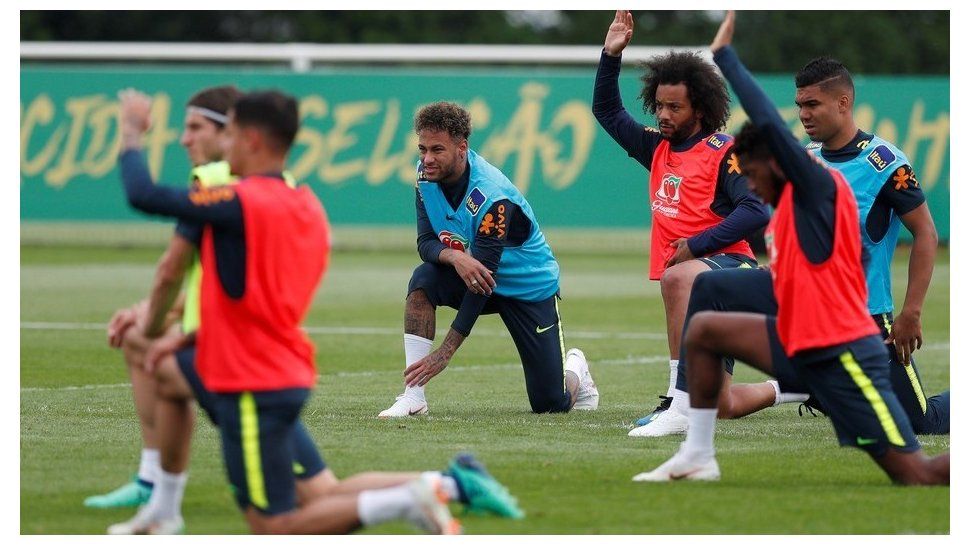 Neymar sintió dolores en su pie operado y a todo Brasil se le paró el corazón