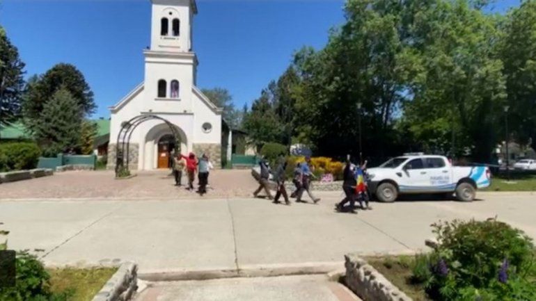 El Bolsón: Tomaron una parroquia y el párroco es rehén