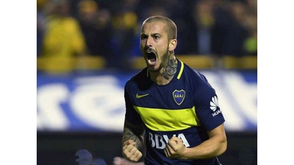 Darío Benedetto festeja un gol de Boca