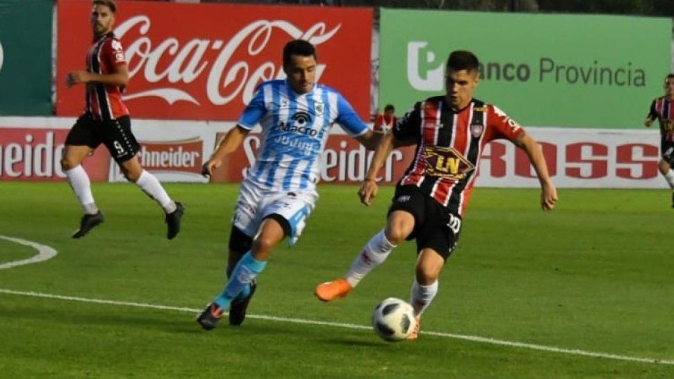 El Lobo dejó todo con un jugador menos pero perdió 1 a 0 con Chacarita