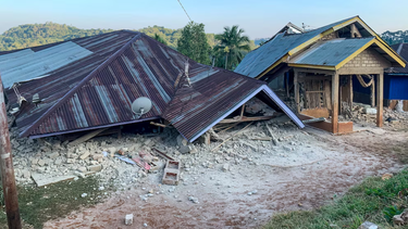 Terremoto de 7,7 en Indonesia: hay al menos 47 muertos y miles de evacuados