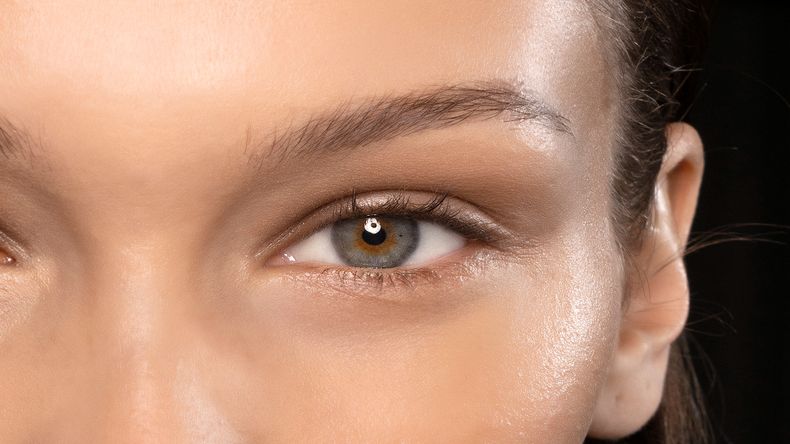 Afortunadamente, hay un truco casero que te ayuda a desinflamar el rostro y disminuir las ojeras.