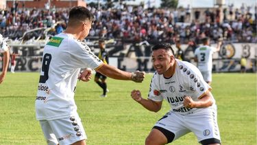 Altos Hornos Zapla venció a Talleres de Perico.