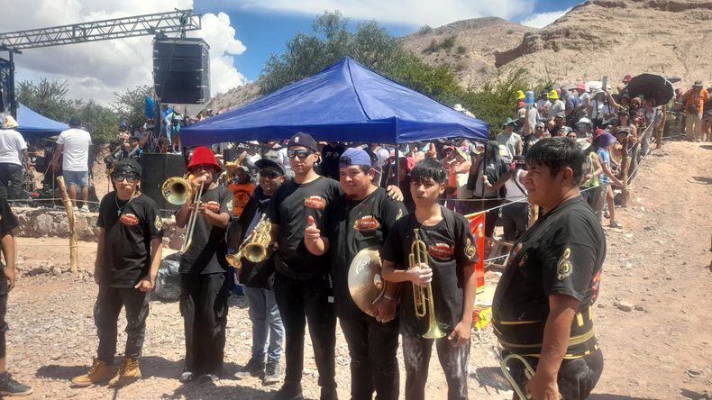 Carnaval 2026: Así se vivió la Bajada de los Diablos de Los Alegres de Uquía