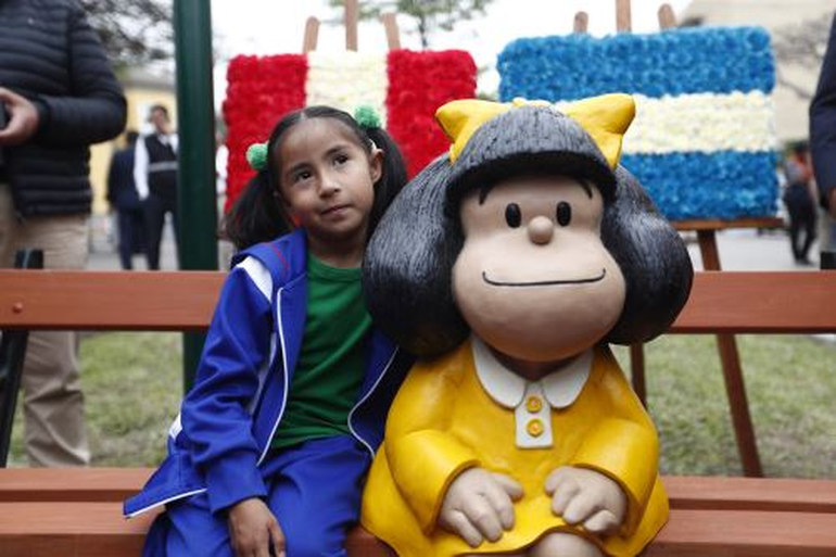 El embajador de Argentina en Perú, Enrique Vaca Narvaja, ha señalado a la Agencia Andina que Barranco tiene mucha similitud con el barrio de San Telmo, en Buenos Aires, donde se instaló la primera estatua de Mafalda, en el 2009. 