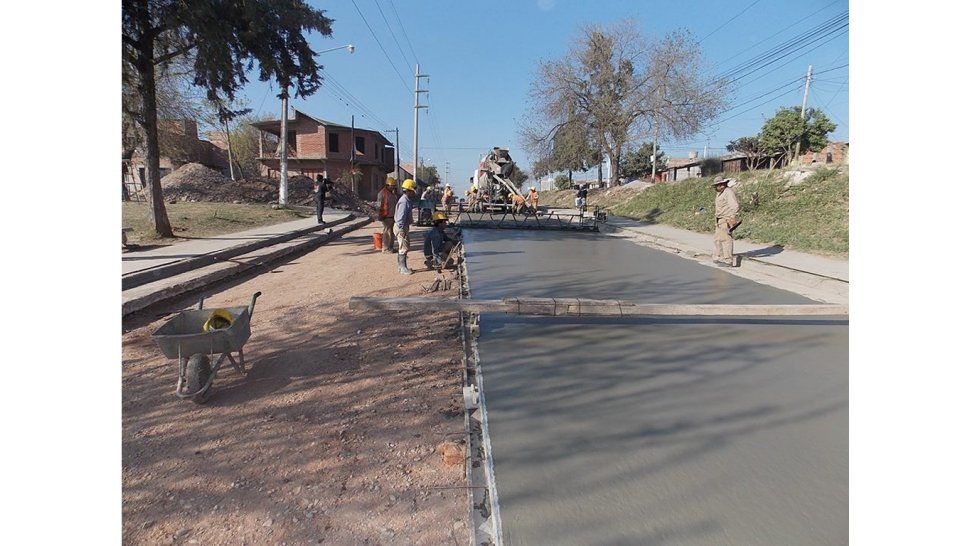 Avanza un proyecto de pavimentación en los barrios