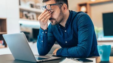 Los argentinos&nbsp;son las&nbsp;personas trabajadoras más “quemadas” de la región,&nbsp;según la encuesta Burnout 2022.