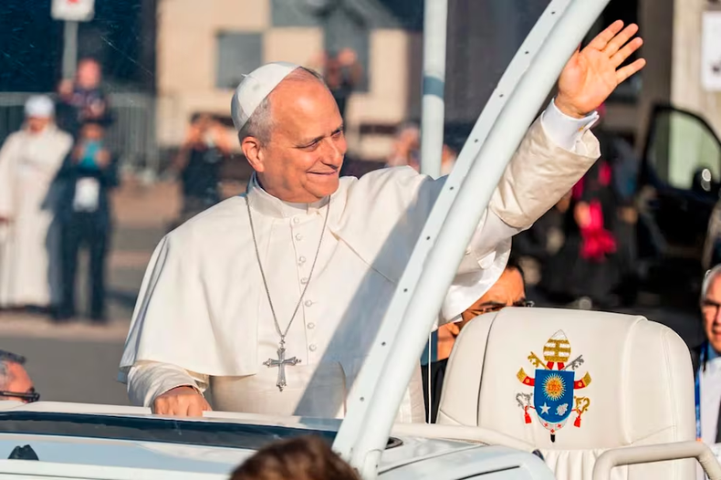 "Argentina, allá vamos": el papa León XIV sorprendió a una pareja argentina en el Vaticano