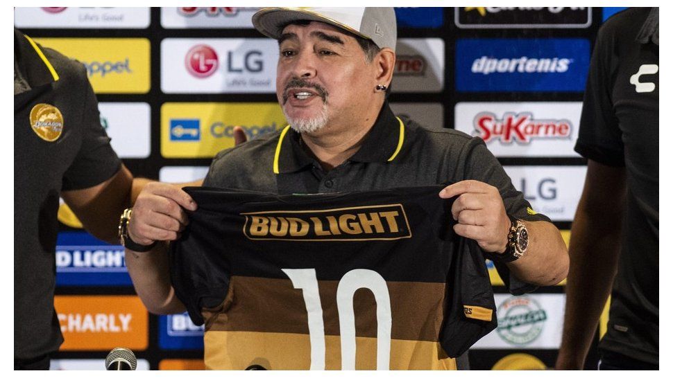 un maradona encendido fue presentado en dorados y dejo frases para todos