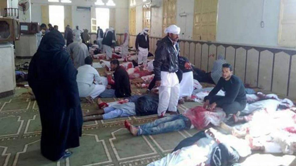 Brutal ataque a una mezquita en Egipto dejó 184 muertos y más de 125 de heridos