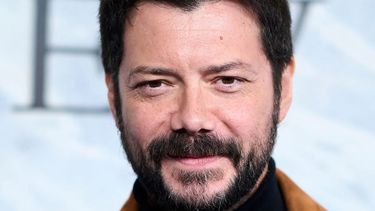 Bajo la dirección del talentoso Uriel Paulo, esta producción se presenta como una joya narrativa de la plataforma.