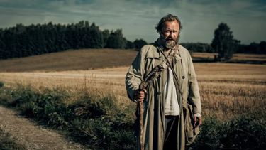 La universalidad de El curandero, una historia que trasciende fronteras y se adapta a diversas culturas.