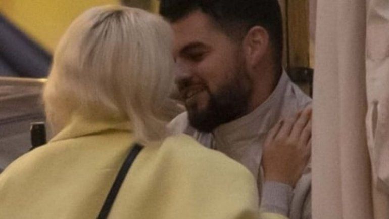 Lali Espósito con nueva pareja a los besos