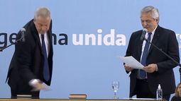El llamativo gesto del ministro de Educación que dio que hablar.&nbsp;