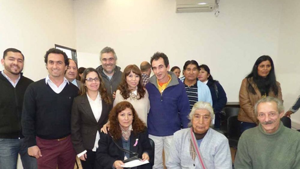 Entrega de cheques a productores