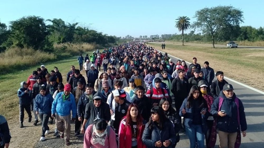 Fe y esperanza: jóvenes caminan Juntos a María en Salta
