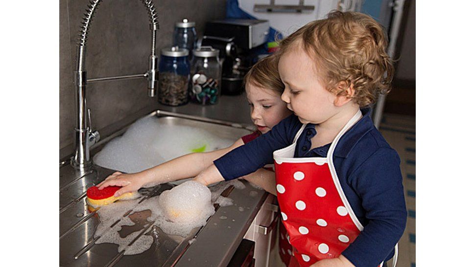 Los niños debes colaborar en las tareas