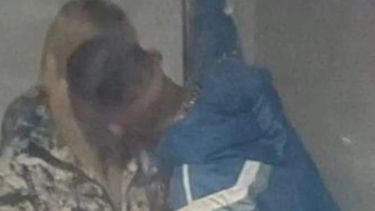 Wanda Nara y L-Gante, a los besos en un boliche de Quilmes.