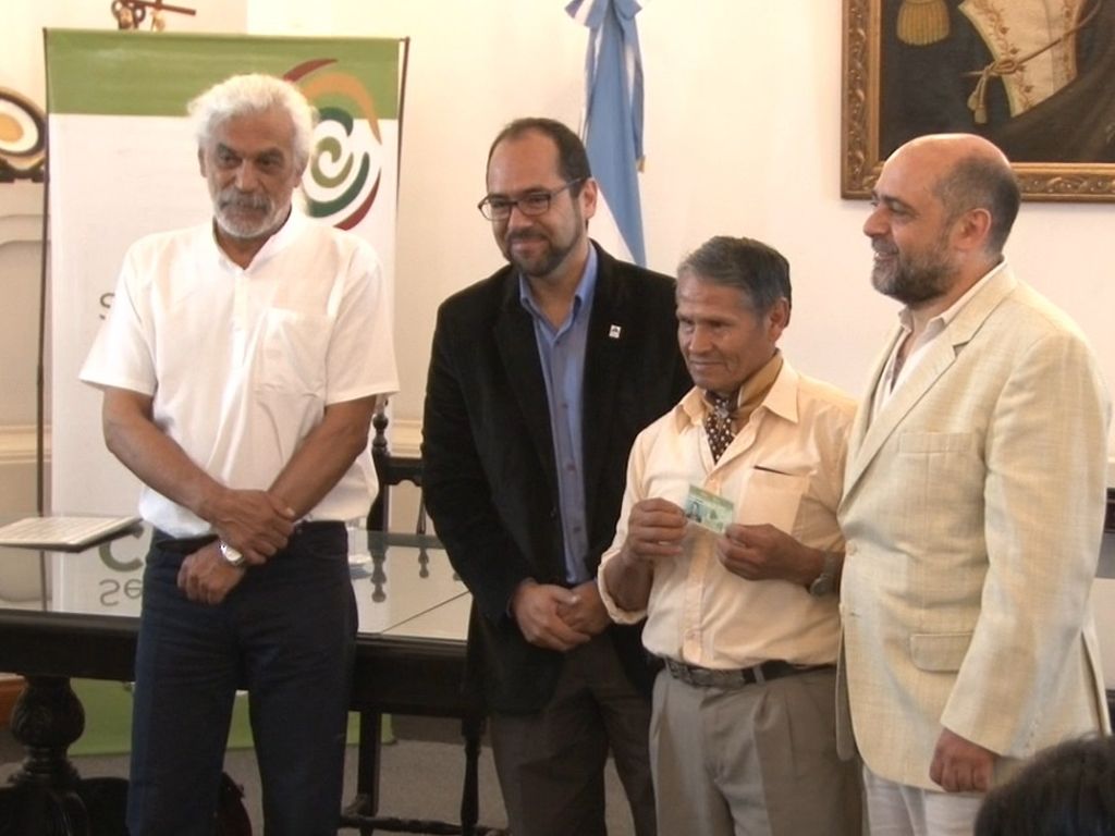 Entrega de carnet a los artesanos