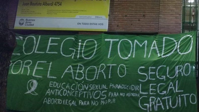 Buenos Aires: Estudiantes toman escuelas pidiendo por la legalización del aborto