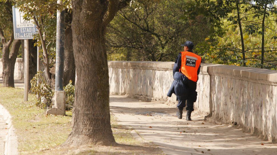 Echaron a policías