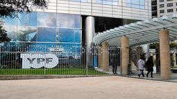 Argentina apeló el fallo que la obligaba a entregar las acciones de la petrolera a Burford.
