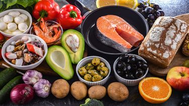 El listado de alimentos que Harvard aconseja evitar para sumar años de vida.