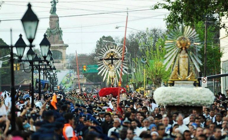 Una multitud en la fiesta del Milago en Salta