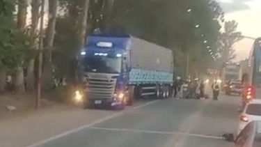 Grave accidente entre un camión y una moto en Fraile Pintado Grave accidente entre un camión y una moto en Fraile Pintado