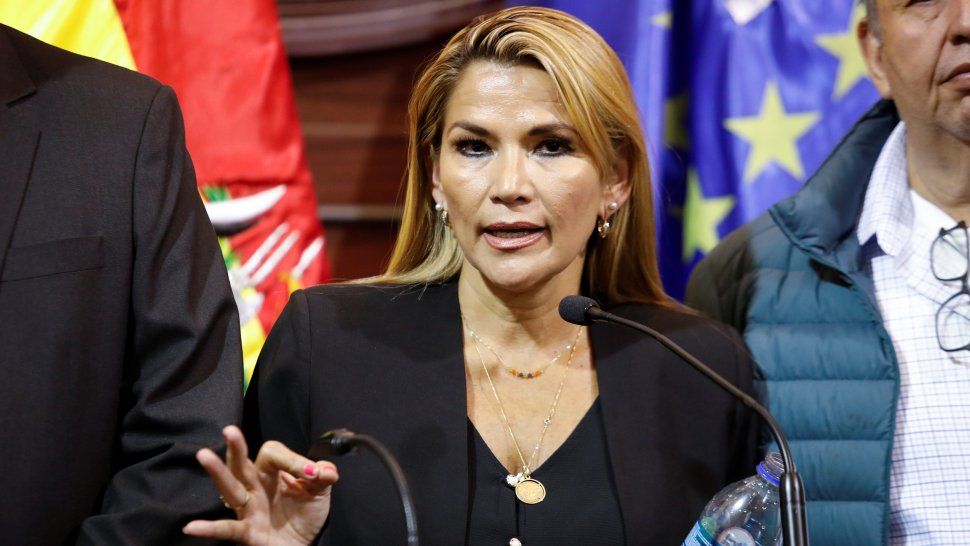 bolivia: jeanine anez no sera candidata a presidenta