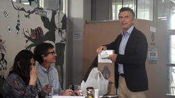 Votó Mauricio Macri: “Vemos que va a haber balotaje”
