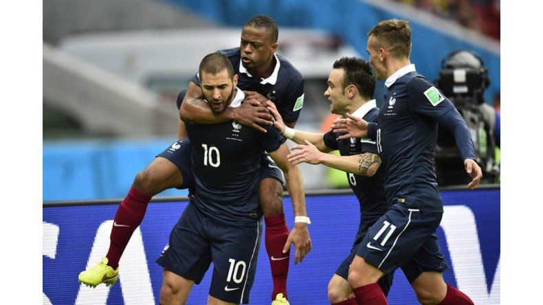 Francia goleó a Honduras de la mano de Benzema