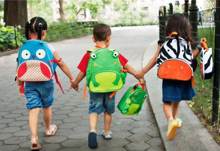 ninos-usando-mochilas.jpg