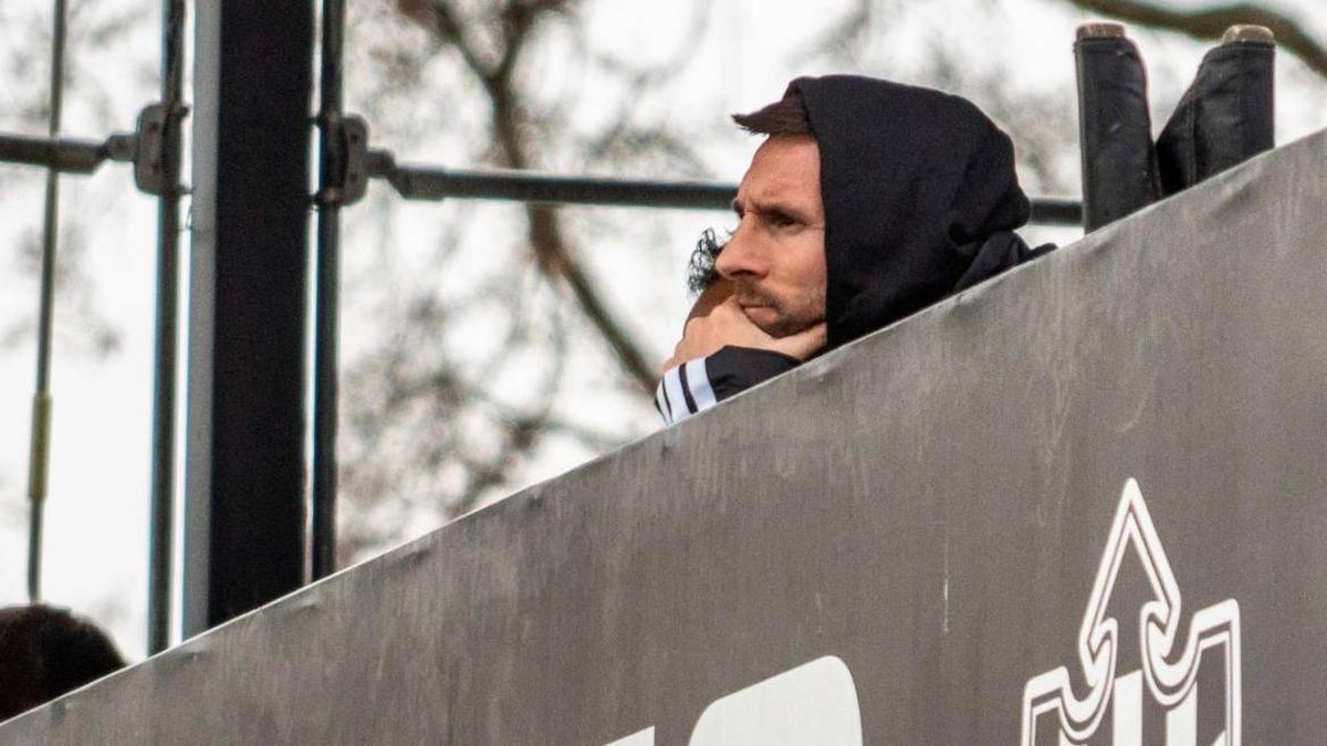 Lionel Messi Reapareci Tras El Mundial Y Alent A Leones FC En Rosario lionel-messi-reapareci-tras-el-mundial-y-alent-a-leones-fc-en-rosario