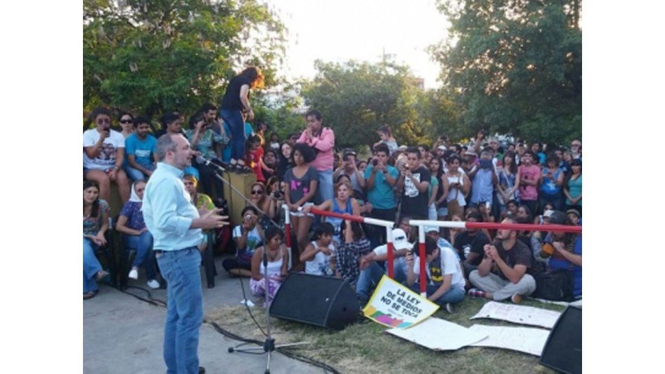Sabatella en la Plaza de los Inmigrantes
