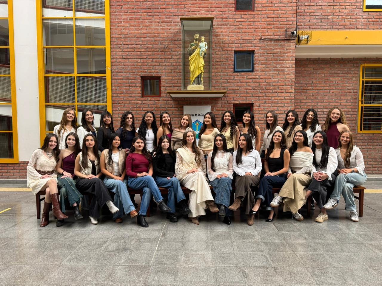 Candidatas colegio Santa Bárbara.