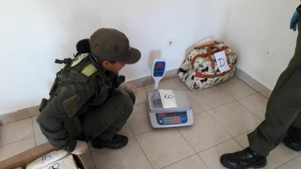 detienen a tres mujeres que viajaban en un omnibus con 20 kilos de cocaina