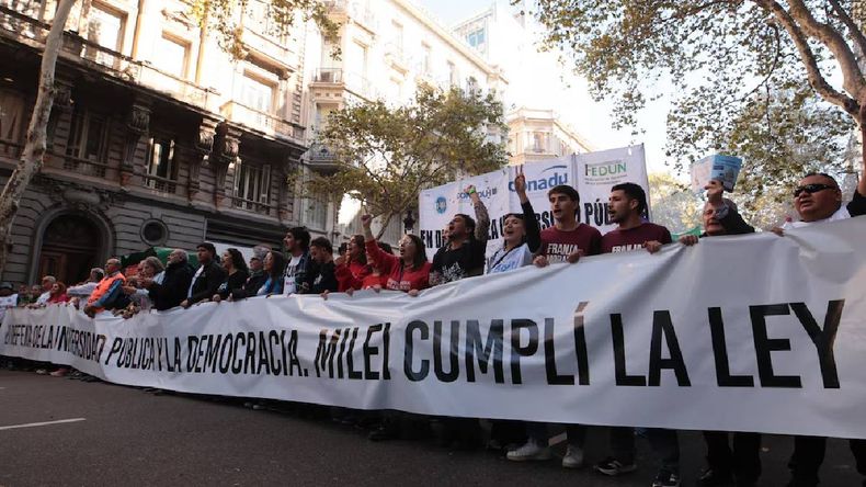 Marcha Universitaria en Buenos Aires Marcha Universitaria en Buenos Aires