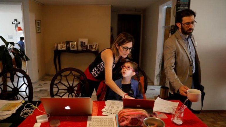 Las clases virtuales tienen un 72% en estratos sociales altos, según la UCA. / Foto: Reuters