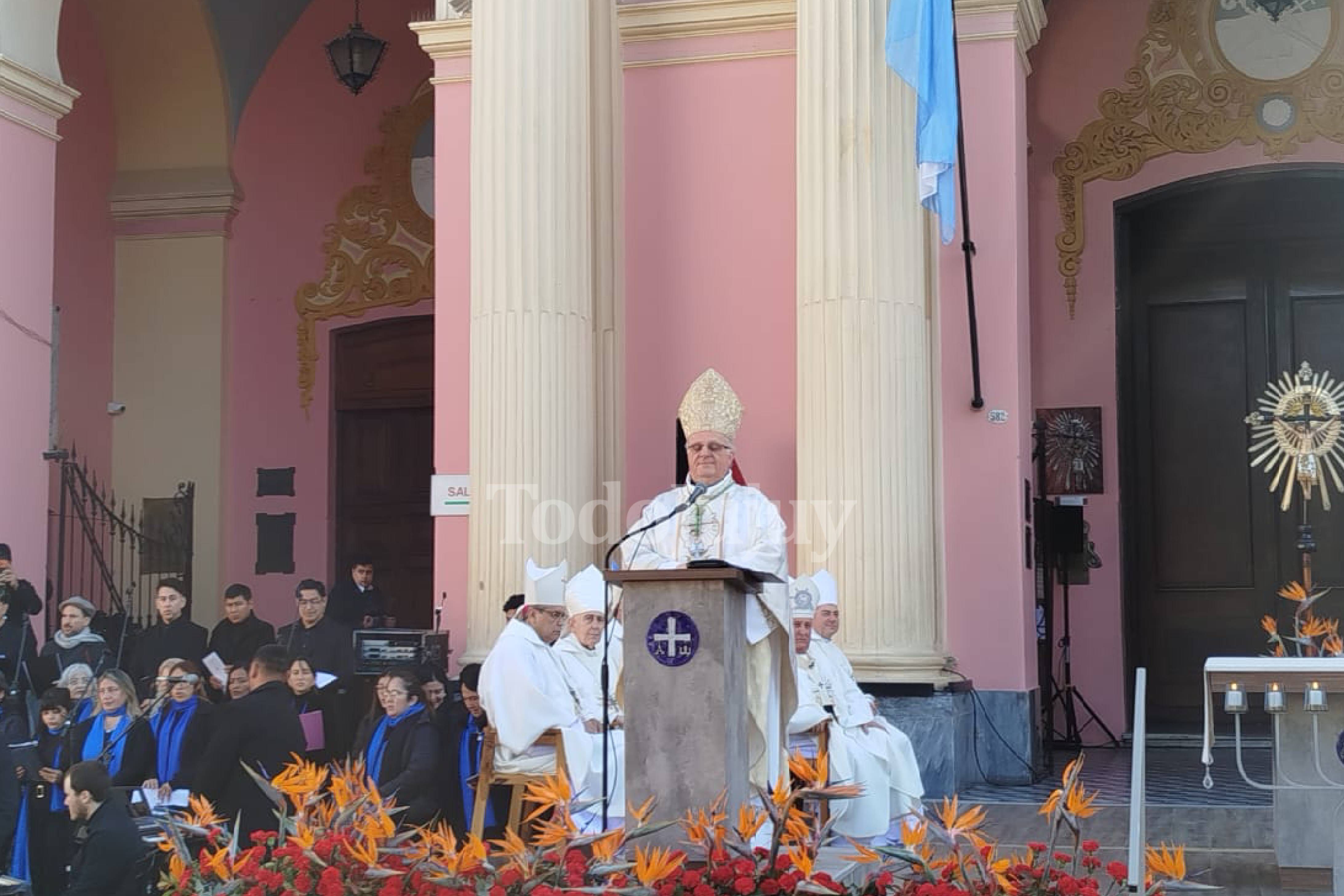 milagro en salta: una multitud renueva su fe en el senor y la virgen