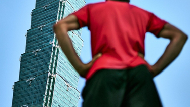 Alex Honnold es un escalador de 40 años que realizó varias hazañas a lo largo de su vida. (Foto: Ritchie Tongo/EFE)