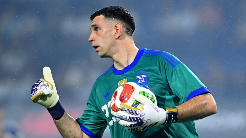 El Dibu Martínez tendría un acuerdo contractual con Juventus.