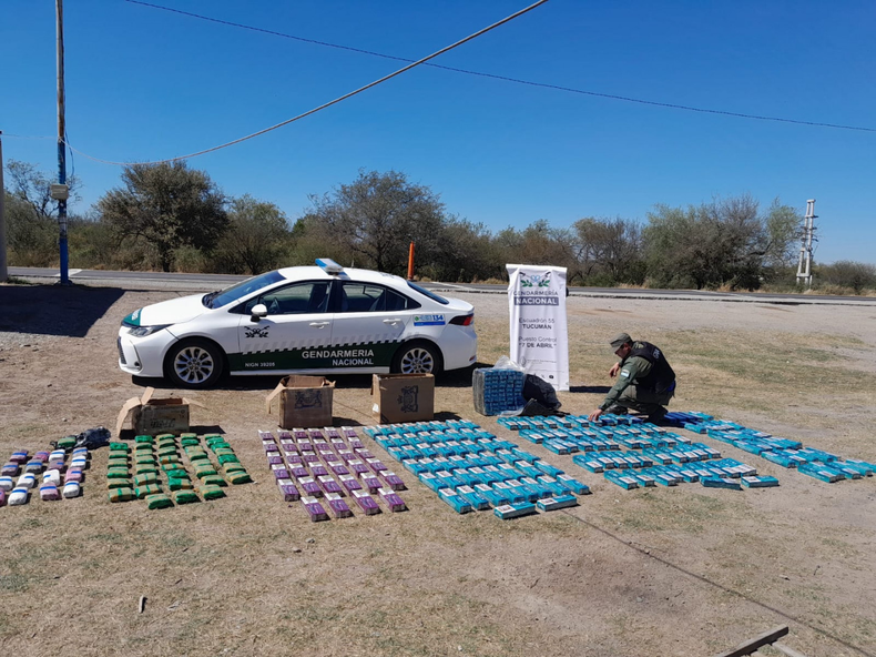 En Tucumán hallaron 2.160 atados de cigarrillos y 13 kilos de hojas de coca.