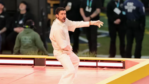 Todo Jujuy | Bad Bunny hizo historia este domingo tras encabezar el espectáculo de medio tiempo del Super Bowl LX 2026 en el Levi’s Stadium de Santa Clara, California.