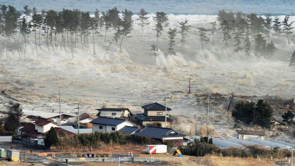 Un Fuerte Tsunami Y Un Terremoto Dejaron En Indonesia Mas De 400 Muertos