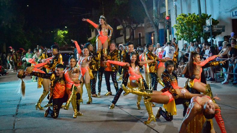 Pasión Mix - Foto de una de las presentaciones en uno de los corsos del Carnaval