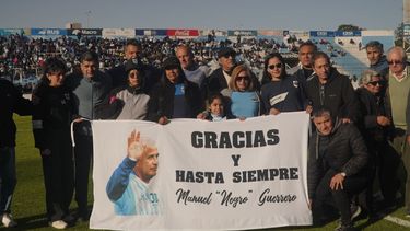 Homenaje a Manuel Negro Guerrero en el Estadio 23 de Agosto